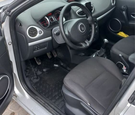 Серый Рено Клио, объемом двигателя 1.1 л и пробегом 214 тыс. км за 5200 $, фото 6 на Automoto.ua