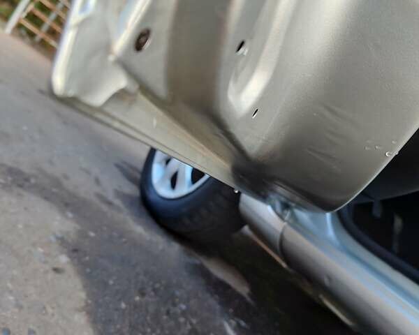 Рено Клио 2007 в Славянске на Automoto.ua Серый Рено Клио, объемом двигателя 1.2 л и пробегом 176 тыс. км за 5550 $, фото 8 на Automoto.ua