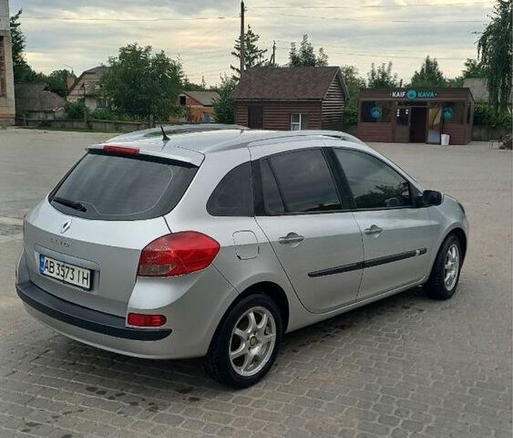 Серый Рено Клио, объемом двигателя 1.1 л и пробегом 214 тыс. км за 5200 $, фото 3 на Automoto.ua