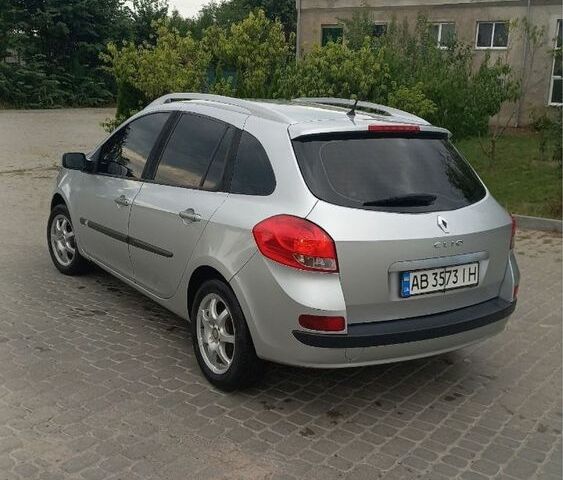 Серый Рено Клио, объемом двигателя 1.1 л и пробегом 214 тыс. км за 5200 $, фото 2 на Automoto.ua