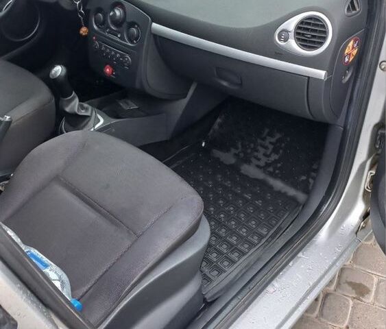 Серый Рено Клио, объемом двигателя 1.1 л и пробегом 214 тыс. км за 5200 $, фото 5 на Automoto.ua