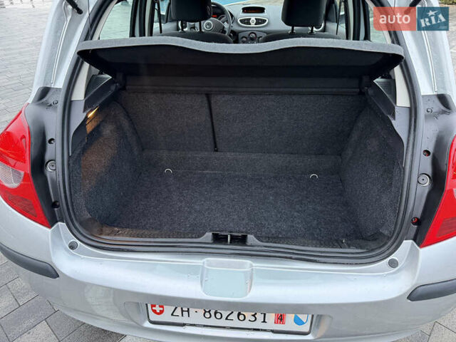 Сірий Рено Кліо, об'ємом двигуна 1.6 л та пробігом 102 тис. км за 7200 $, фото 55 на Automoto.ua