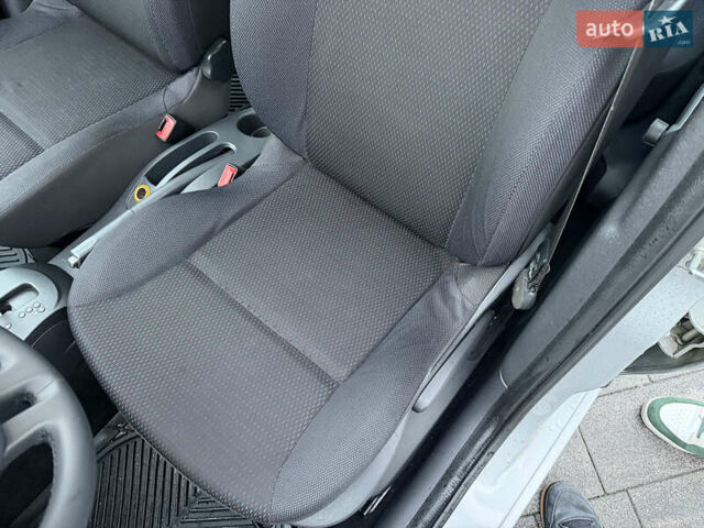 Сірий Рено Кліо, об'ємом двигуна 1.6 л та пробігом 102 тис. км за 7200 $, фото 46 на Automoto.ua