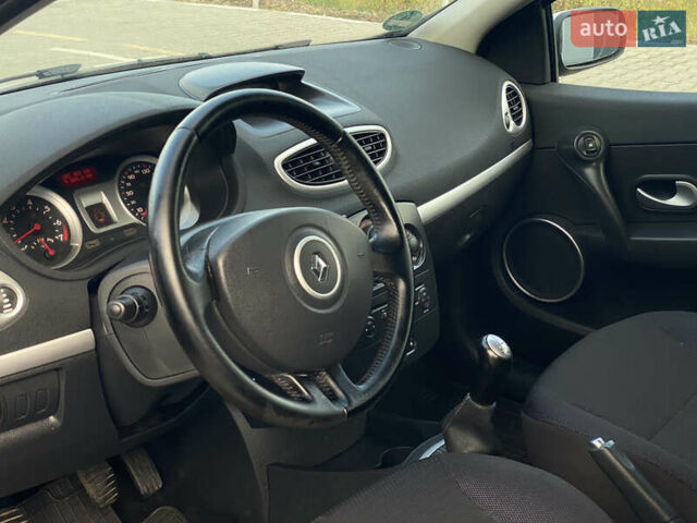 Сірий Рено Кліо, об'ємом двигуна 1.2 л та пробігом 203 тис. км за 3999 $, фото 13 на Automoto.ua