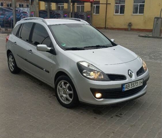 Серый Рено Клио, объемом двигателя 1.1 л и пробегом 214 тыс. км за 5200 $, фото 1 на Automoto.ua