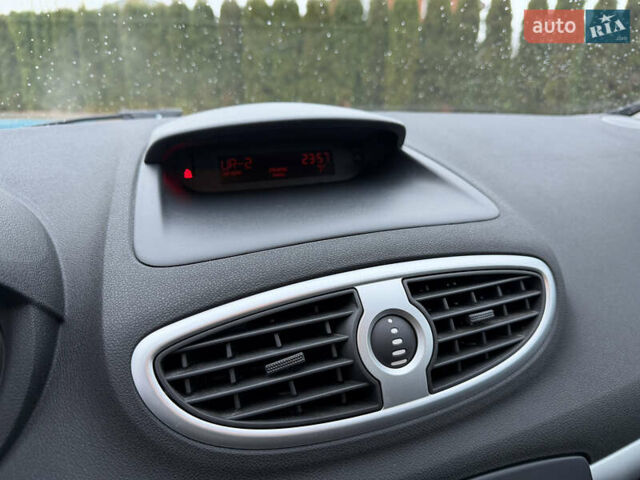 Сірий Рено Кліо, об'ємом двигуна 1.6 л та пробігом 102 тис. км за 7200 $, фото 42 на Automoto.ua