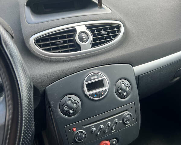 Сірий Рено Кліо, об'ємом двигуна 1.15 л та пробігом 237 тис. км за 4150 $, фото 9 на Automoto.ua