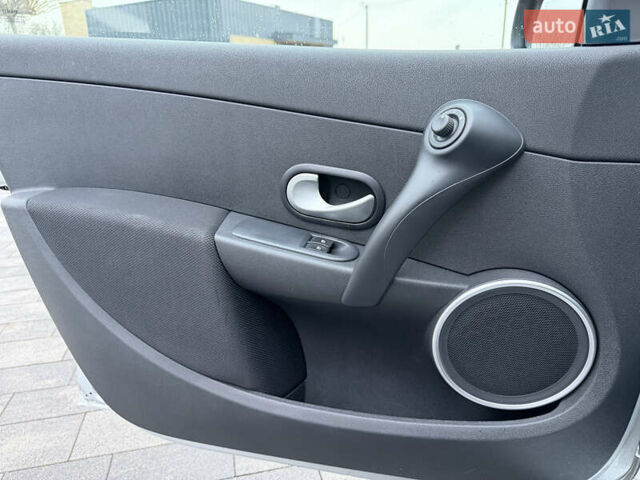 Сірий Рено Кліо, об'ємом двигуна 1.6 л та пробігом 102 тис. км за 7200 $, фото 43 на Automoto.ua