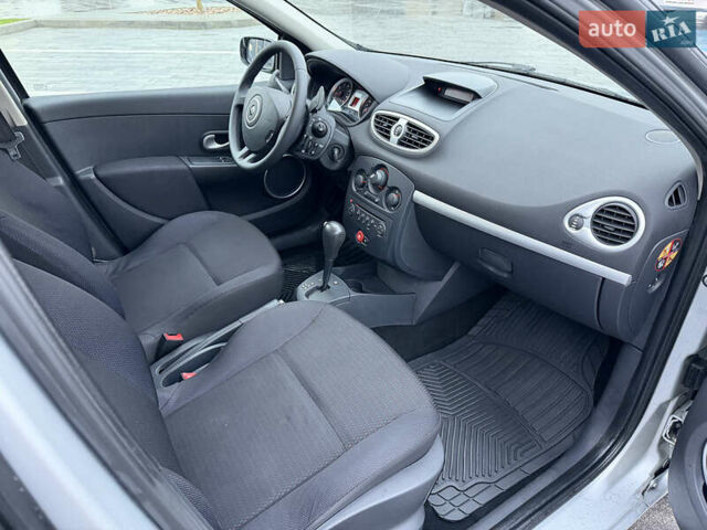 Сірий Рено Кліо, об'ємом двигуна 1.6 л та пробігом 102 тис. км за 7200 $, фото 58 на Automoto.ua