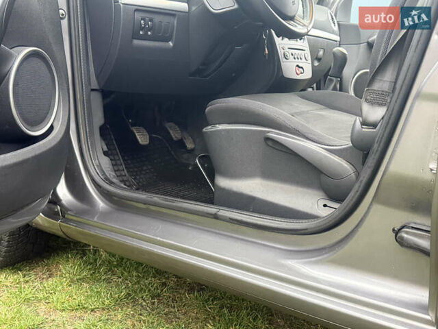 Сірий Рено Кліо, об'ємом двигуна 1.15 л та пробігом 175 тис. км за 5599 $, фото 7 на Automoto.ua
