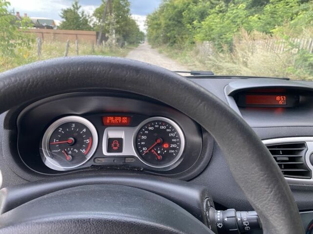 Сірий Рено Кліо, об'ємом двигуна 1.5 л та пробігом 330 тис. км за 2400 $, фото 14 на Automoto.ua