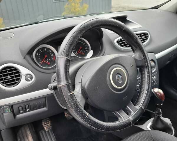 Серый Рено Клио, объемом двигателя 1.2 л и пробегом 293 тыс. км за 2997 $, фото 2 на Automoto.ua