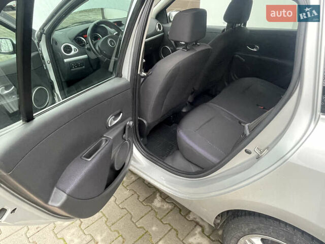 Серый Рено Клио, объемом двигателя 1.2 л и пробегом 225 тыс. км за 4999 $, фото 12 на Automoto.ua