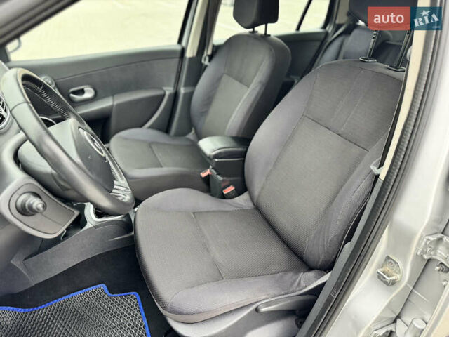 Сірий Рено Кліо, об'ємом двигуна 1.2 л та пробігом 241 тис. км за 5200 $, фото 18 на Automoto.ua