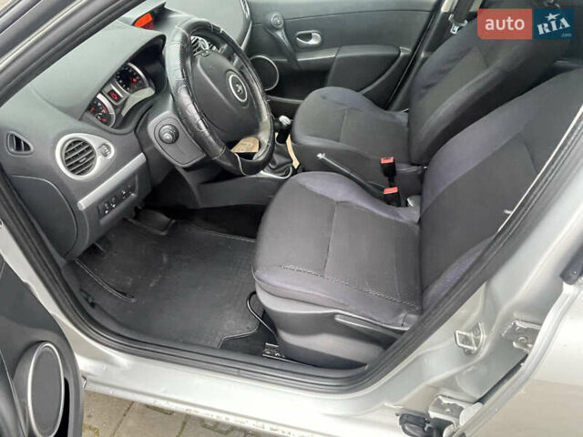 Серый Рено Клио, объемом двигателя 1.2 л и пробегом 225 тыс. км за 4999 $, фото 9 на Automoto.ua