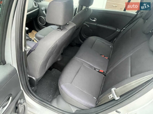 Серый Рено Клио, объемом двигателя 1.2 л и пробегом 225 тыс. км за 4999 $, фото 13 на Automoto.ua