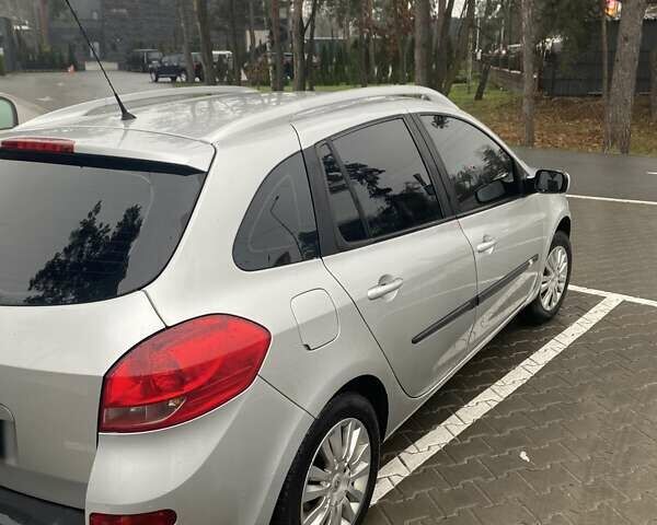 Сірий Рено Кліо, об'ємом двигуна 1.46 л та пробігом 330 тис. км за 4600 $, фото 3 на Automoto.ua