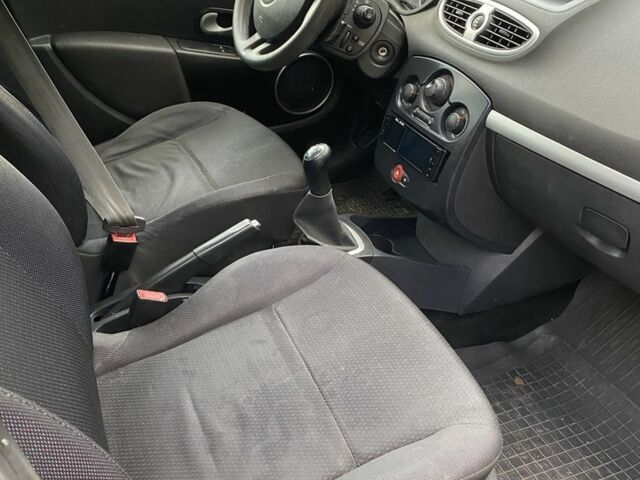 Серый Рено Клио, объемом двигателя 1.5 л и пробегом 330 тыс. км за 2400 $, фото 8 на Automoto.ua