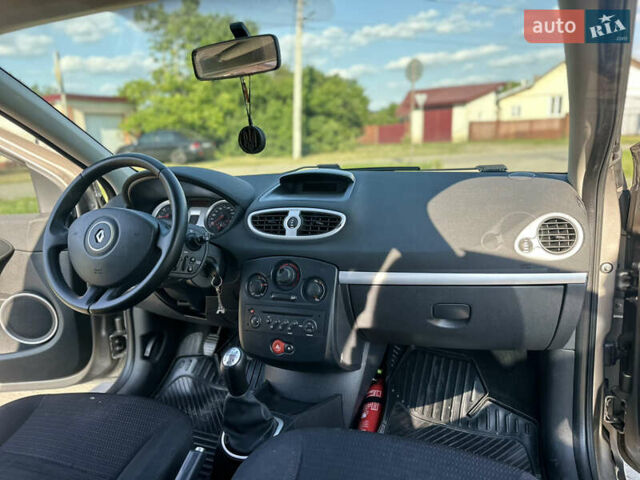 Сірий Рено Кліо, об'ємом двигуна 1.46 л та пробігом 174 тис. км за 4100 $, фото 11 на Automoto.ua