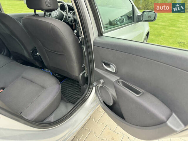 Сірий Рено Кліо, об'ємом двигуна 1.2 л та пробігом 241 тис. км за 5200 $, фото 26 на Automoto.ua