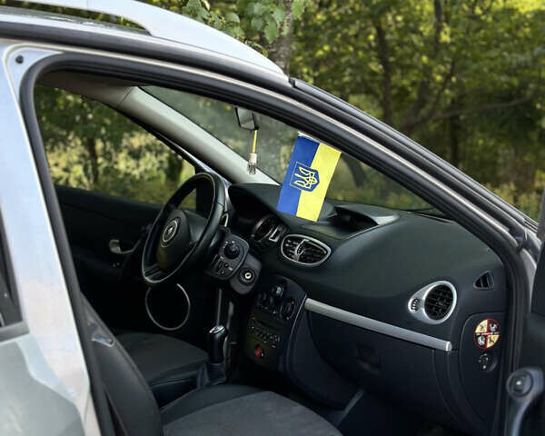 Сірий Рено Кліо, об'ємом двигуна 1.15 л та пробігом 242 тис. км за 5600 $, фото 13 на Automoto.ua