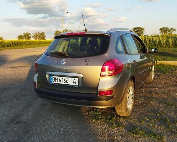 Серый Рено Клио, объемом двигателя 1.46 л и пробегом 298 тыс. км за 4450 $, фото 4 на Automoto.ua