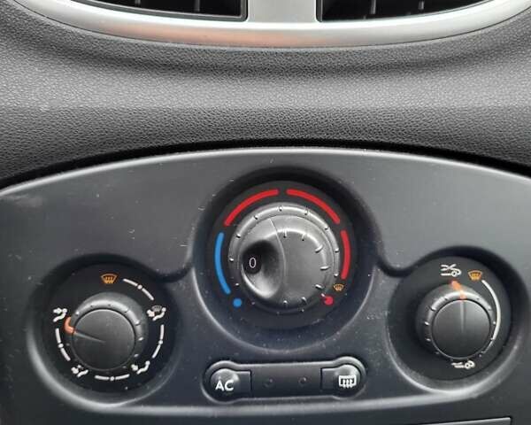 Серый Рено Клио, объемом двигателя 1.2 л и пробегом 293 тыс. км за 2997 $, фото 5 на Automoto.ua