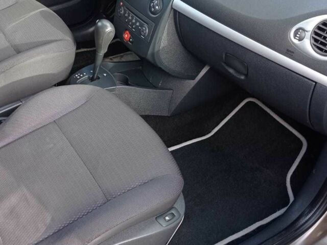 Сірий Рено Кліо, об'ємом двигуна 1.6 л та пробігом 230 тис. км за 5200 $, фото 10 на Automoto.ua