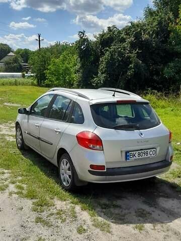 Серый Рено Клио, объемом двигателя 1.2 л и пробегом 179 тыс. км за 4600 $, фото 2 на Automoto.ua