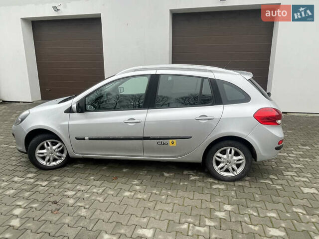 Серый Рено Клио, объемом двигателя 1.2 л и пробегом 225 тыс. км за 4999 $, фото 2 на Automoto.ua