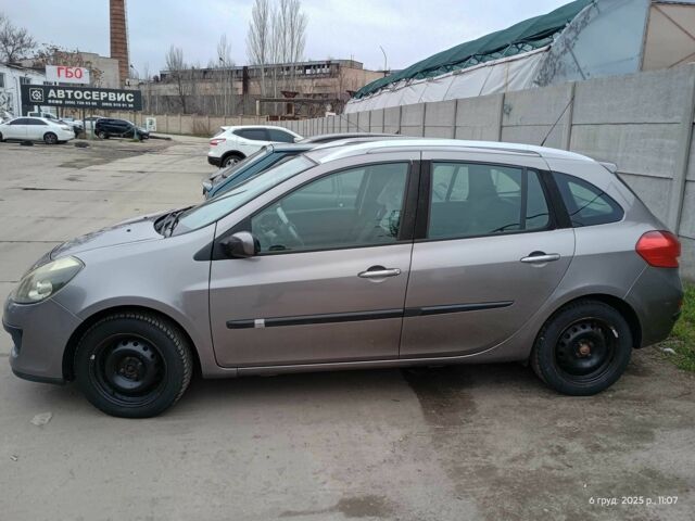 Серый Рено Клио, объемом двигателя 1.46 л и пробегом 212 тыс. км за 4500 $, фото 2 на Automoto.ua