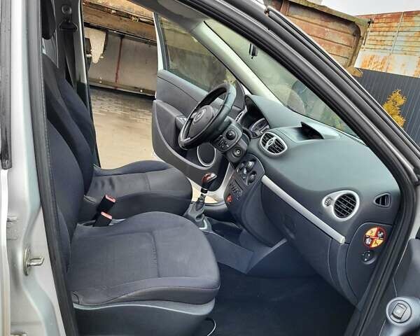 Сірий Рено Кліо, об'ємом двигуна 1.15 л та пробігом 292 тис. км за 3000 $, фото 19 на Automoto.ua