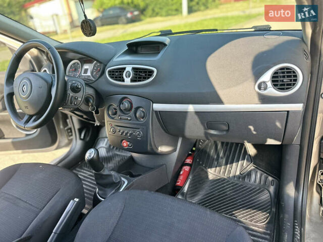 Сірий Рено Кліо, об'ємом двигуна 1.46 л та пробігом 174 тис. км за 4100 $, фото 10 на Automoto.ua