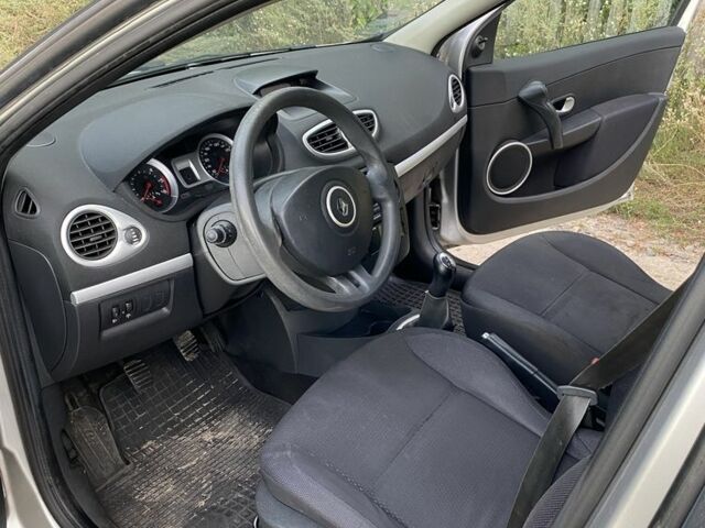 Сірий Рено Кліо, об'ємом двигуна 1.5 л та пробігом 330 тис. км за 2400 $, фото 12 на Automoto.ua