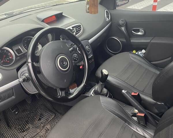 Сірий Рено Кліо, об'ємом двигуна 1.46 л та пробігом 330 тис. км за 4600 $, фото 8 на Automoto.ua