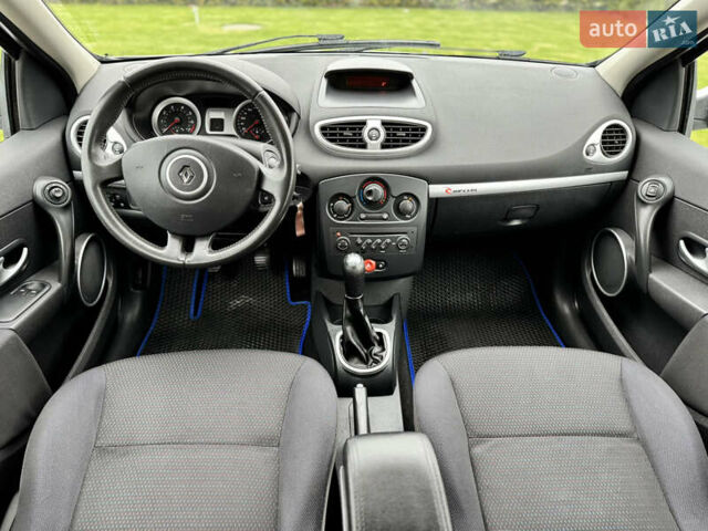 Сірий Рено Кліо, об'ємом двигуна 1.2 л та пробігом 241 тис. км за 5200 $, фото 16 на Automoto.ua