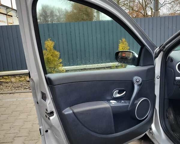 Серый Рено Клио, объемом двигателя 1.2 л и пробегом 293 тыс. км за 2997 $, фото 4 на Automoto.ua