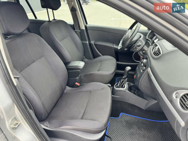 Сірий Рено Кліо, об'ємом двигуна 1.2 л та пробігом 241 тис. км за 5200 $, фото 24 на Automoto.ua
