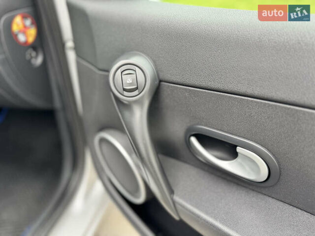 Сірий Рено Кліо, об'ємом двигуна 1.2 л та пробігом 241 тис. км за 5200 $, фото 22 на Automoto.ua