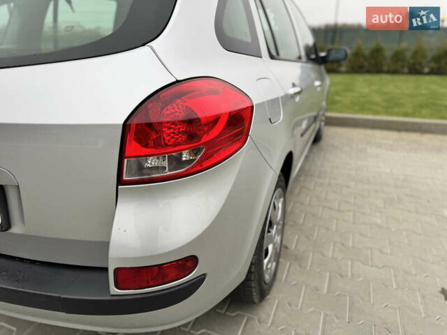 Сірий Рено Кліо, об'ємом двигуна 1.2 л та пробігом 241 тис. км за 5200 $, фото 9 на Automoto.ua