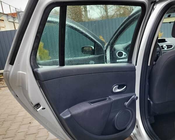 Сірий Рено Кліо, об'ємом двигуна 1.15 л та пробігом 292 тис. км за 3000 $, фото 13 на Automoto.ua