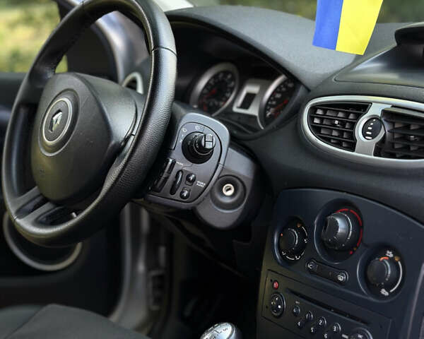 Сірий Рено Кліо, об'ємом двигуна 1.15 л та пробігом 242 тис. км за 5600 $, фото 12 на Automoto.ua