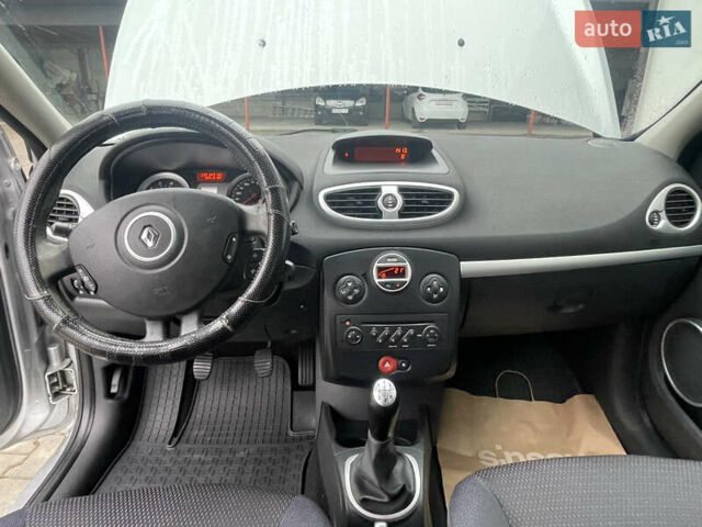 Серый Рено Клио, объемом двигателя 1.2 л и пробегом 225 тыс. км за 4999 $, фото 14 на Automoto.ua