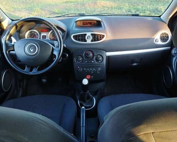 Серый Рено Клио, объемом двигателя 1.46 л и пробегом 298 тыс. км за 4450 $, фото 10 на Automoto.ua