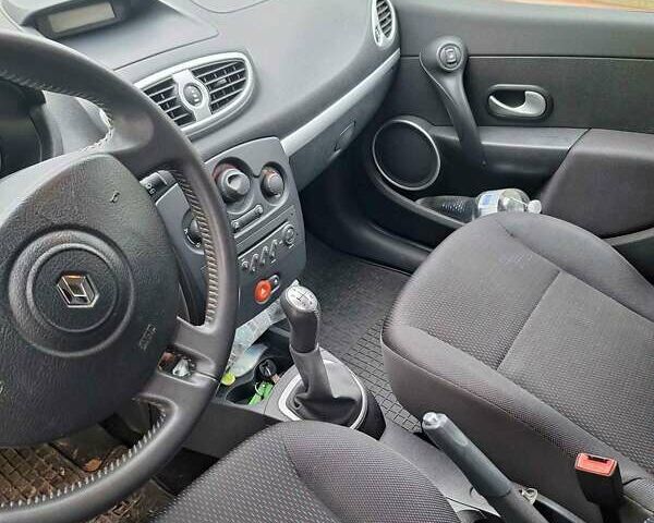 Сірий Рено Кліо, об'ємом двигуна 1.15 л та пробігом 92 тис. км за 5300 $, фото 6 на Automoto.ua