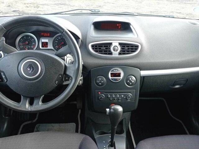 Сірий Рено Кліо, об'ємом двигуна 1.6 л та пробігом 230 тис. км за 5200 $, фото 8 на Automoto.ua