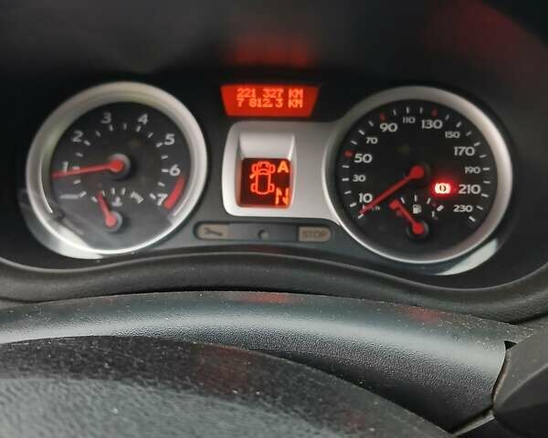 Серый Рено Клио, объемом двигателя 1.15 л и пробегом 221 тыс. км за 4500 $, фото 2 на Automoto.ua