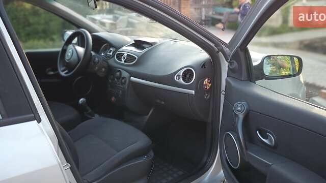 Сірий Рено Кліо, об'ємом двигуна 1.15 л та пробігом 230 тис. км за 5000 $, фото 4 на Automoto.ua