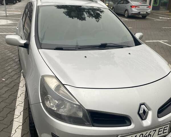 Сірий Рено Кліо, об'ємом двигуна 1.46 л та пробігом 330 тис. км за 4600 $, фото 1 на Automoto.ua