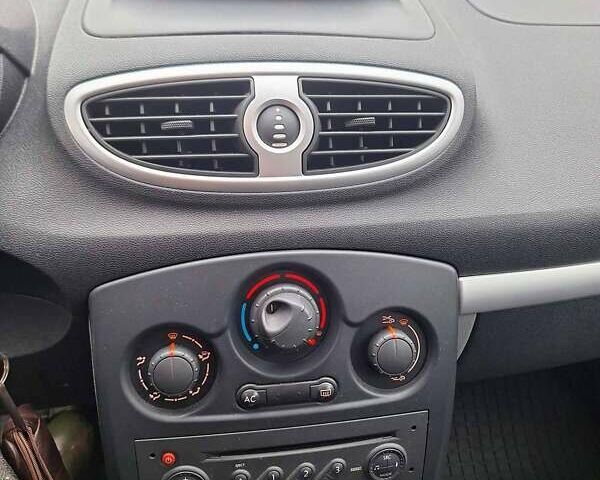 Сірий Рено Кліо, об'ємом двигуна 1.15 л та пробігом 92 тис. км за 5300 $, фото 5 на Automoto.ua